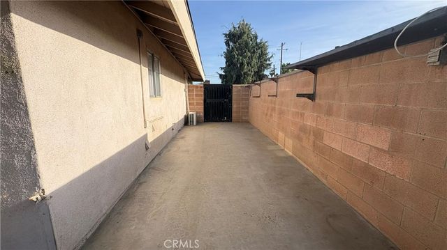 2004 Julian, Bakersfield, CA 93304