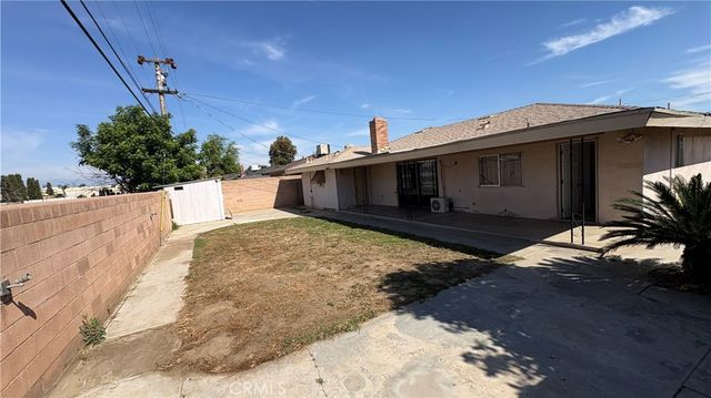 2004 Julian, Bakersfield, CA 93304