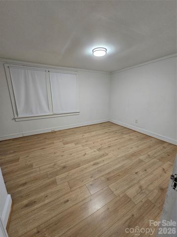 1129 W 5th Avenue, Gastonia, NC 28052