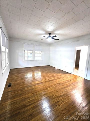 1129 W 5th Avenue, Gastonia, NC 28052