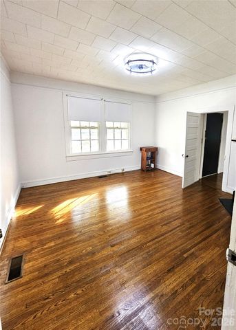 1129 W 5th Avenue, Gastonia, NC 28052