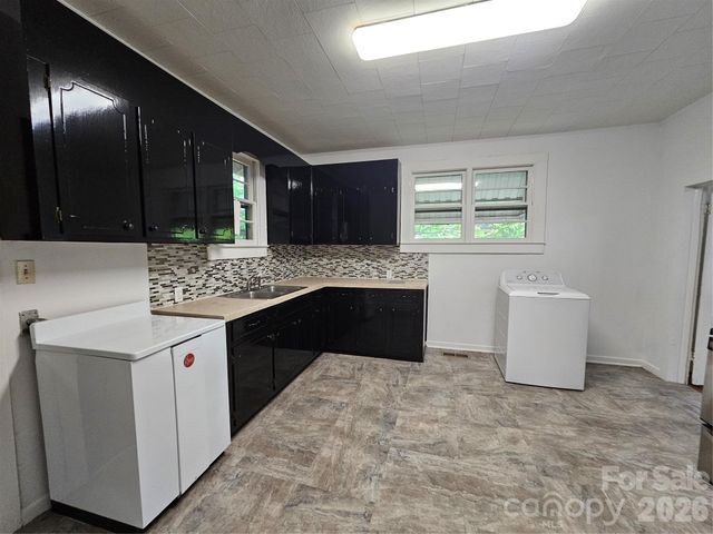 1129 W 5th Avenue, Gastonia, NC 28052