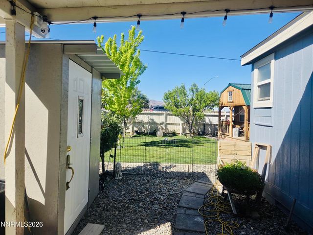 220 Parkland Way, Fernley, NV 89408