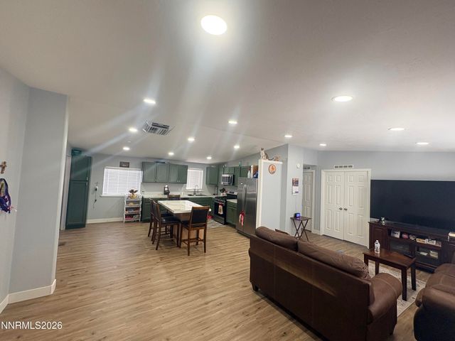 220 Parkland Way, Fernley, NV 89408