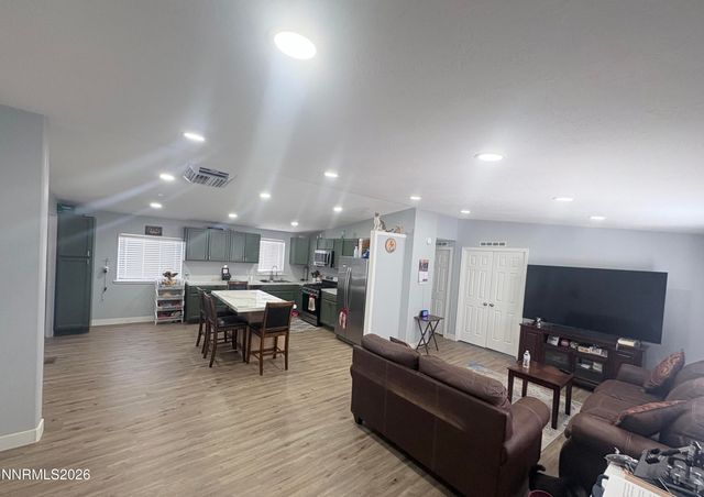 220 Parkland Way, Fernley, NV 89408