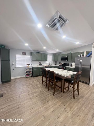 220 Parkland Way, Fernley, NV 89408