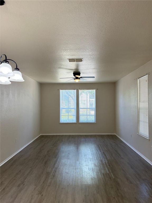 Image 3 of property listing at 4005 PALMETTO PALM COURT, Tampa, FL 33624