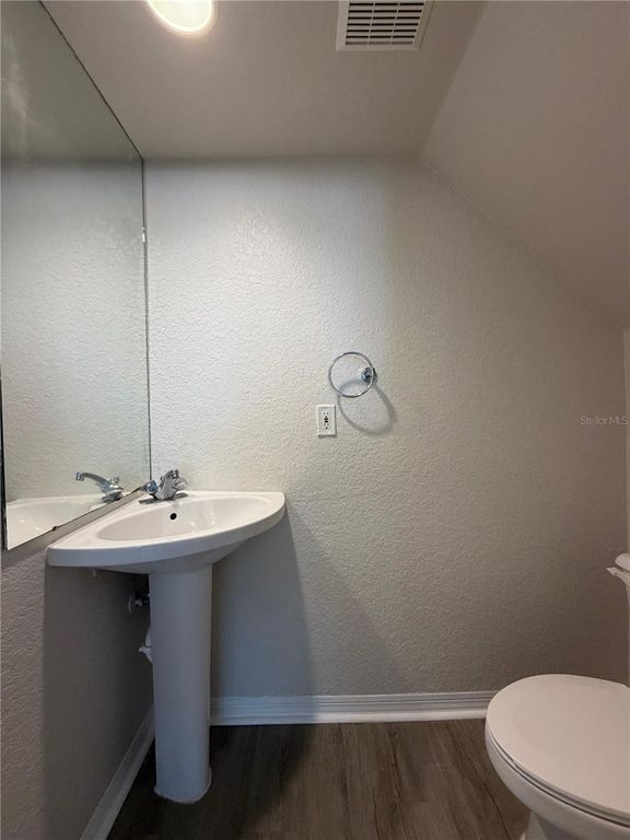 Image 6 of property listing at 4005 PALMETTO PALM COURT, Tampa, FL 33624