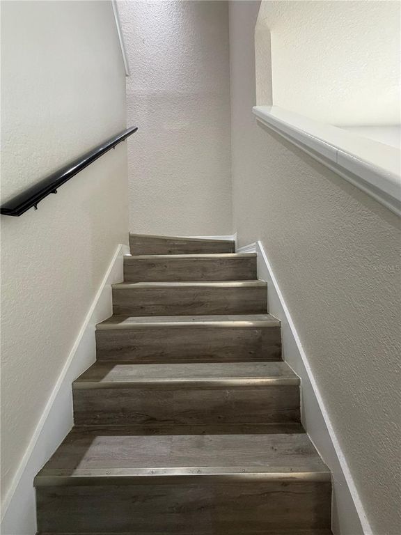 Image 7 of property listing at 4005 PALMETTO PALM COURT, Tampa, FL 33624