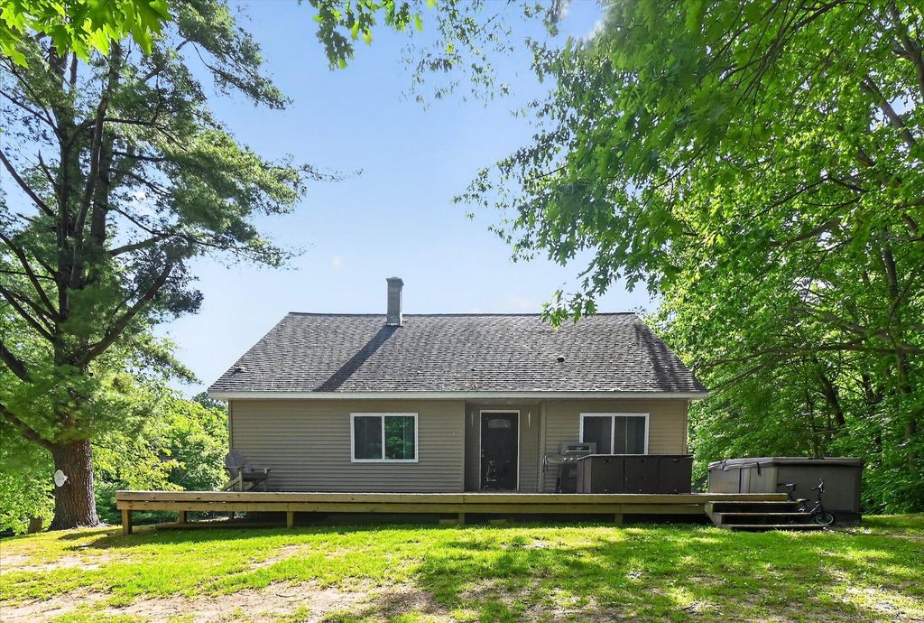 10260 N Ferris Road, Seville Twp, MI 48877
