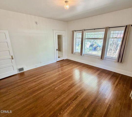 1614 Golden Gate Avenue, Los Angeles, CA 90026