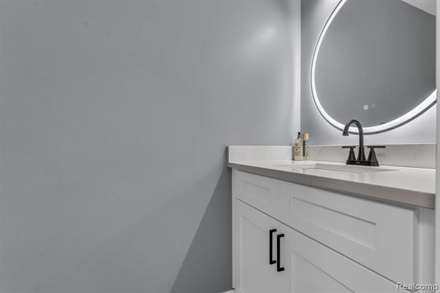 3160 Woods Circle, Detroit, MI 48207