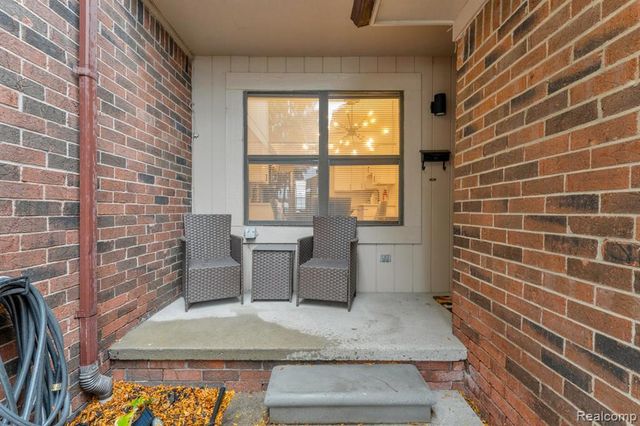 3160 Woods Circle, Detroit, MI 48207