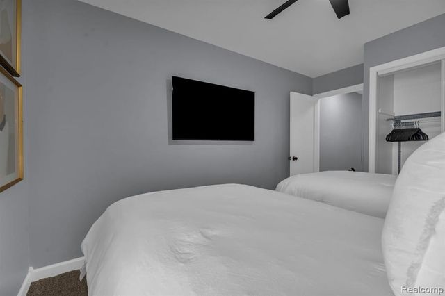 3160 Woods Circle, Detroit, MI 48207