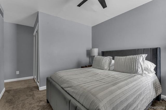 3160 Woods Circle, Detroit, MI 48207