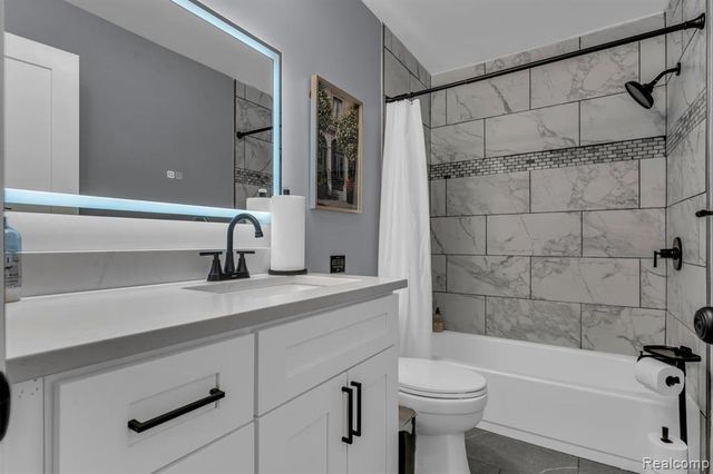 3160 Woods Circle, Detroit, MI 48207