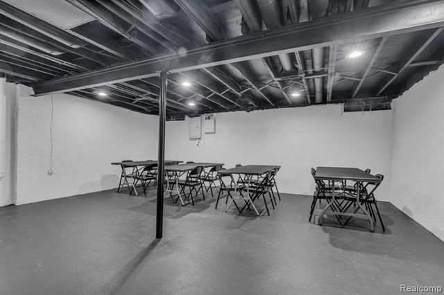 3160 Woods Circle, Detroit, MI 48207