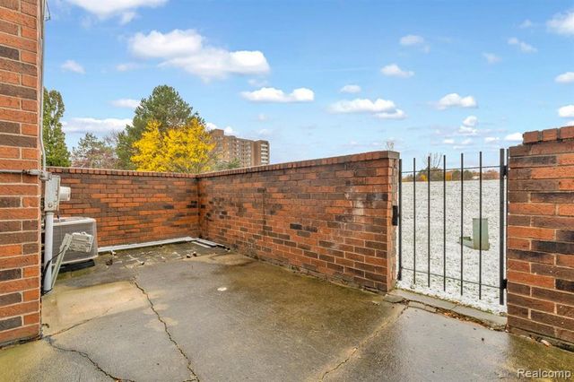 3160 Woods Circle, Detroit, MI 48207