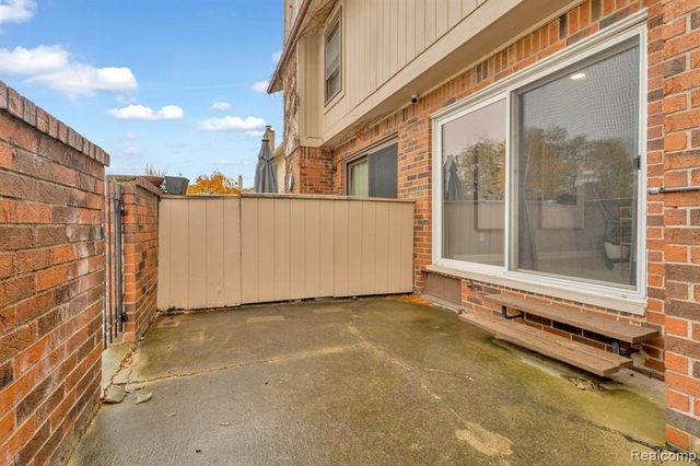 3160 Woods Circle, Detroit, MI 48207