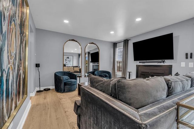 3160 Woods Circle, Detroit, MI 48207