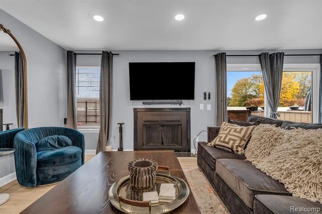 3160 Woods Circle, Detroit, MI 48207