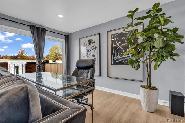 3160 Woods Circle, Detroit, MI 48207