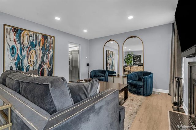 3160 Woods Circle, Detroit, MI 48207