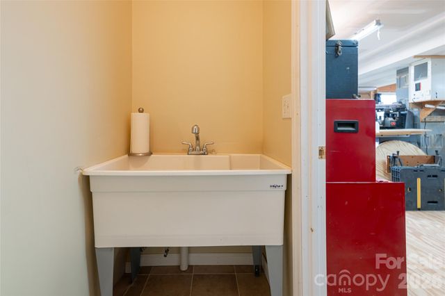 116 Dalya Road, Swannanoa, NC 28778