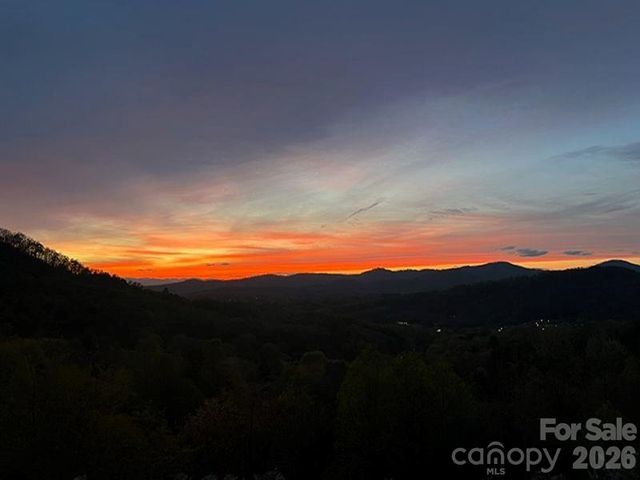 116 Dalya Road, Swannanoa, NC 28778