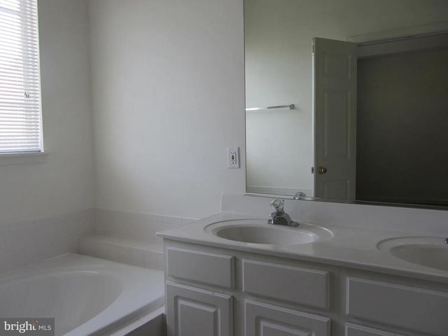 410 REDLAND BLVD, Rockville, MD 20850