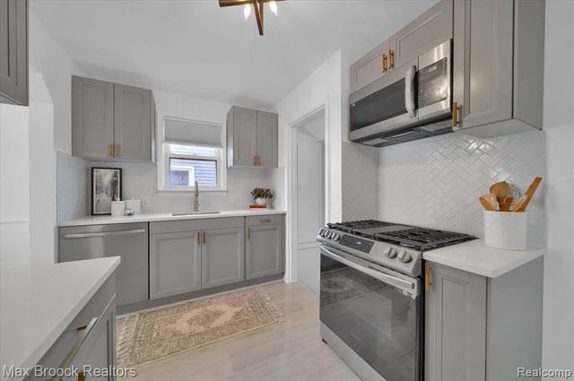 4070 Bacon Avenue, Berkley, MI 48072