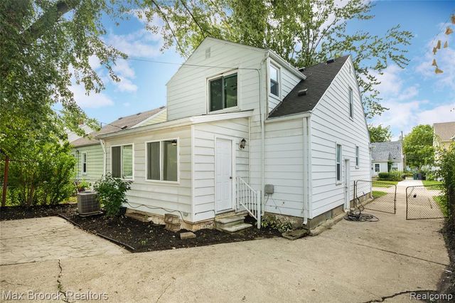 4070 Bacon Avenue, Berkley, MI 48072