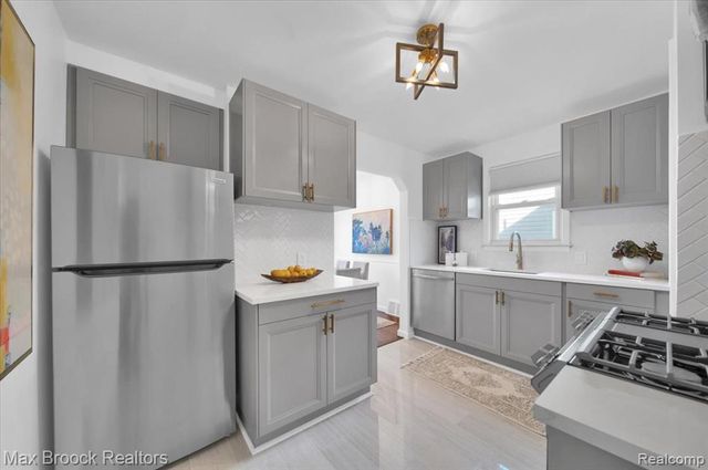4070 Bacon Avenue, Berkley, MI 48072