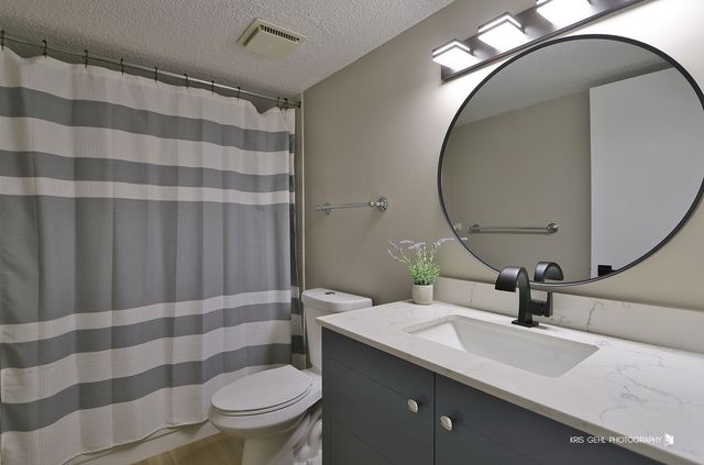 920 Vose Drive 208, Gurnee, IL 60031