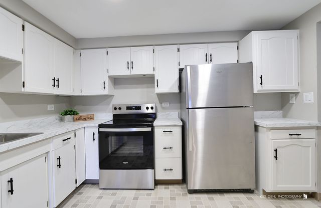 920 Vose Drive 208, Gurnee, IL 60031