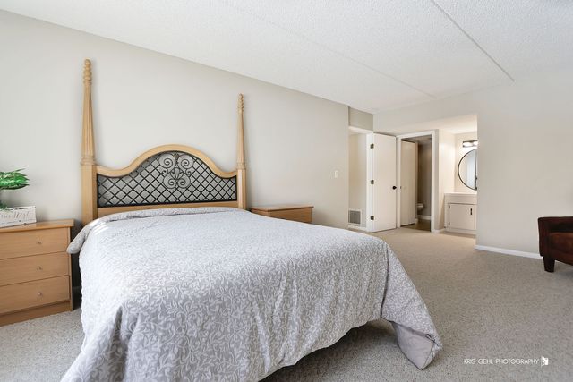 920 Vose Drive 208, Gurnee, IL 60031