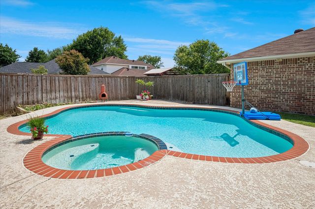2028 Lansdown Drive, Carrollton, TX 75010