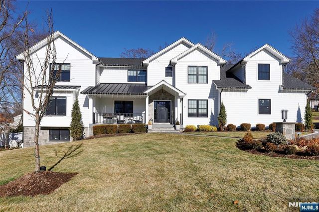2 Bona Court, Park Ridge, NJ 07656