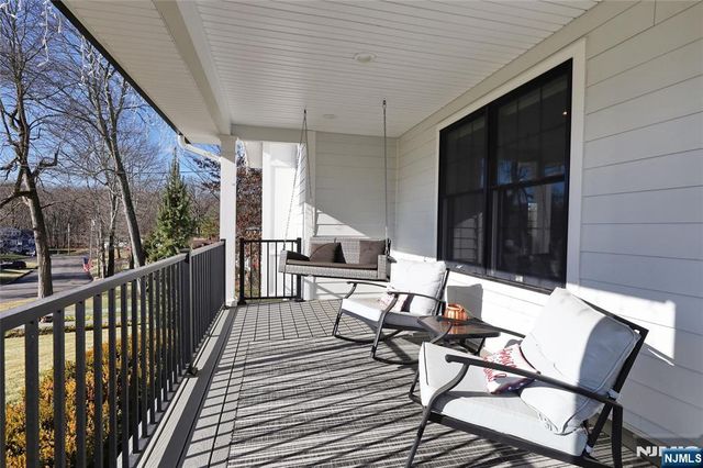 2 Bona Court, Park Ridge, NJ 07656