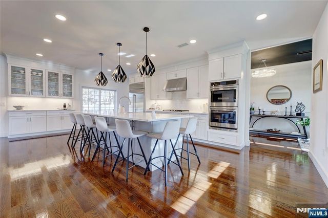 2 Bona Court, Park Ridge, NJ 07656