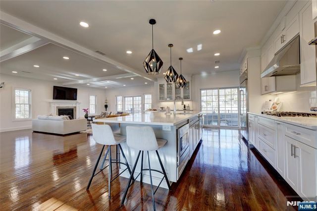 2 Bona Court, Park Ridge, NJ 07656