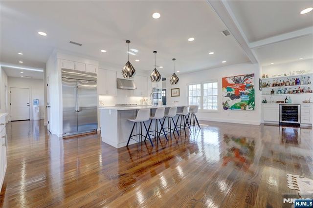 2 Bona Court, Park Ridge, NJ 07656