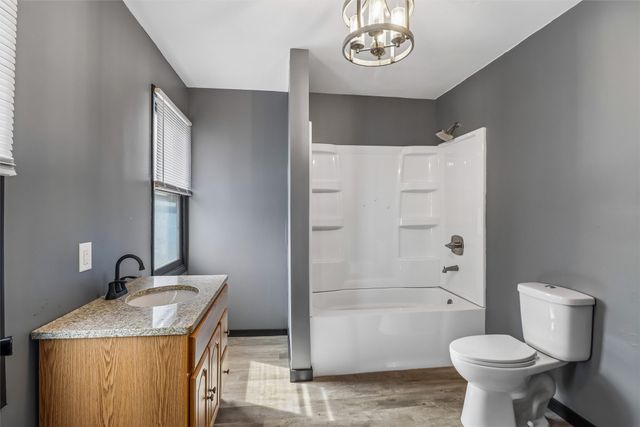 1700 E 14th Street, Des Moines, IA 50316