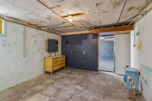 1700 E 14th Street, Des Moines, IA 50316