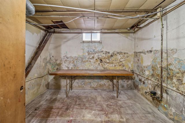 1700 E 14th Street, Des Moines, IA 50316