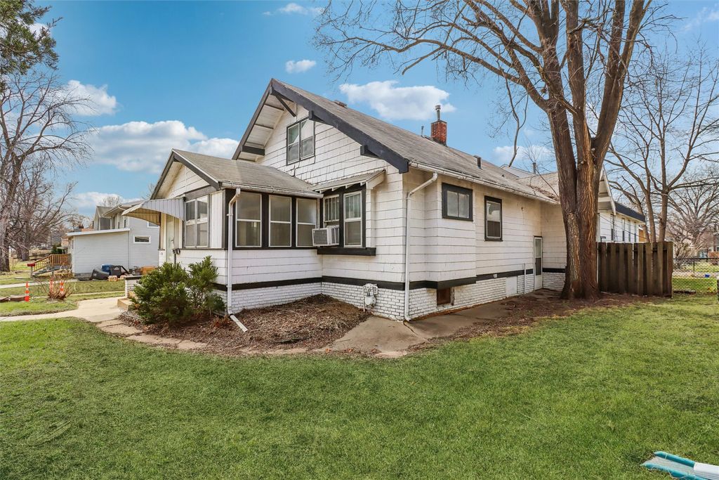 1700 E 14th Street, Des Moines, IA 50316