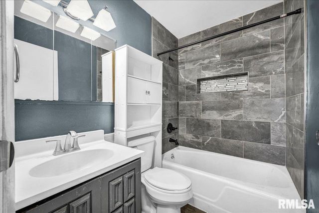 5810 N HAMILTON Road, Peoria, IL 61614