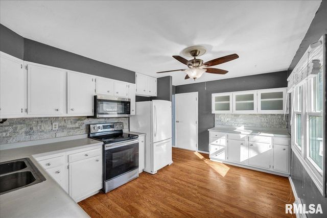 5810 N HAMILTON Road, Peoria, IL 61614