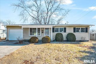 5810 N HAMILTON Road, Peoria, IL 61614