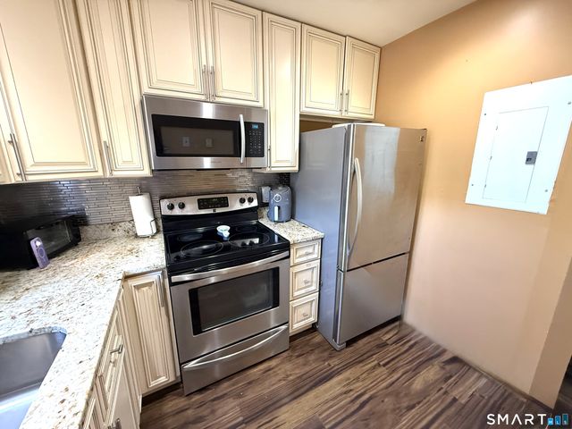 147 Hamden Avenue B, Waterbury, CT 06704